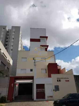 Apartamento com quintal e sacada