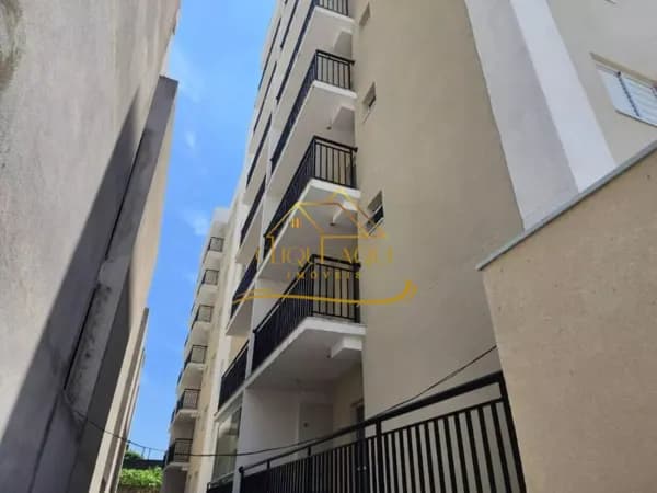 Apartamento com 2 dormitórios ( sendo 1 suíte) , 1 vaga.