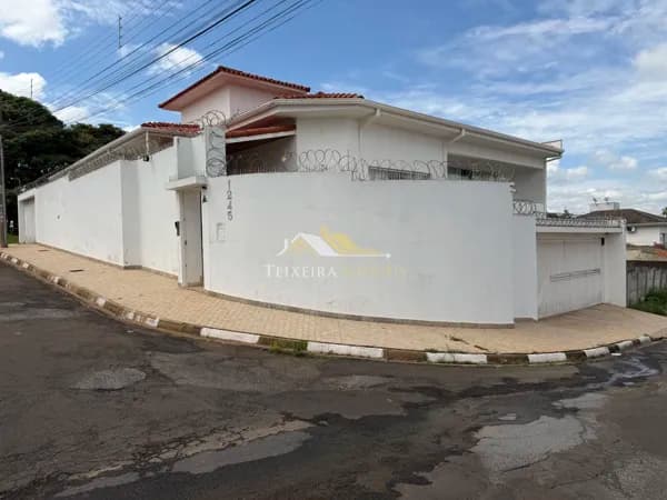Casa em Passos - Muarama