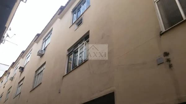 Casa Triplex para Locação no Conjunto Residencial Henriqueta – 2 Quartos e Garagem