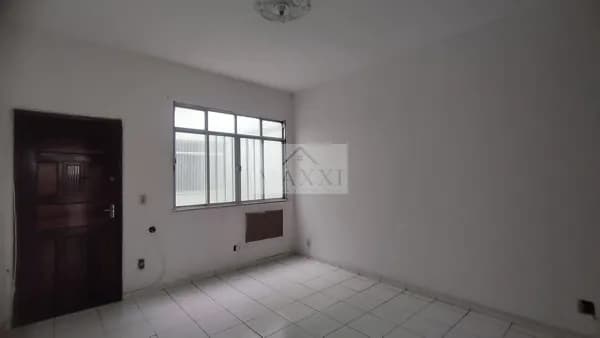 Apartamento espaçoso e acolhedor de 120m² no Tanque – conforto, praticidade e excelente localização.