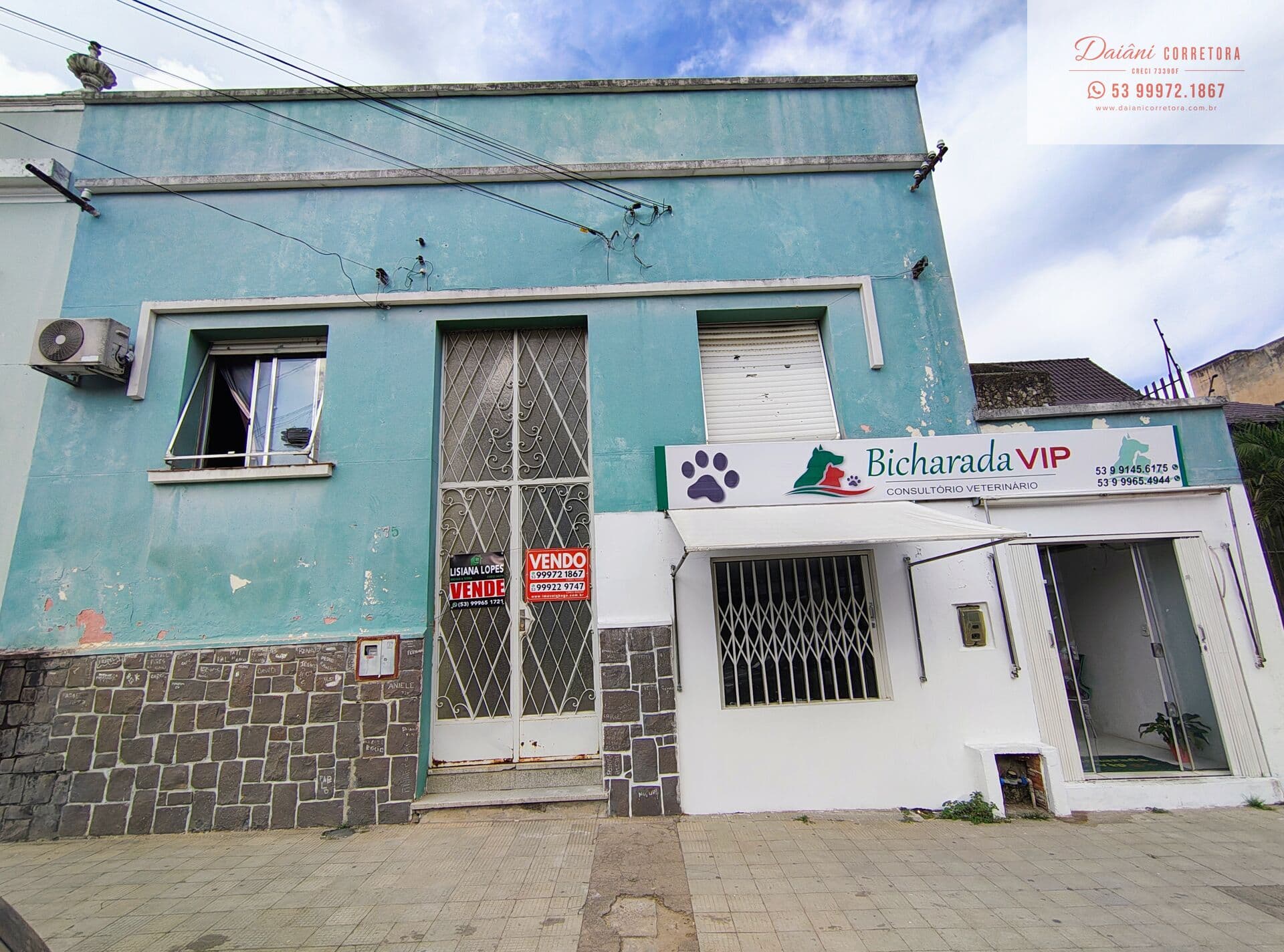 Casa Central com Sala Comercial