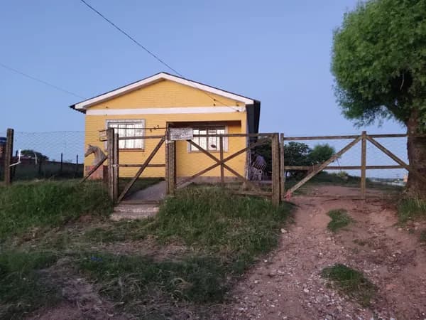 Casa com amplo terreno