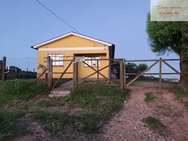 Casa com amplo terreno