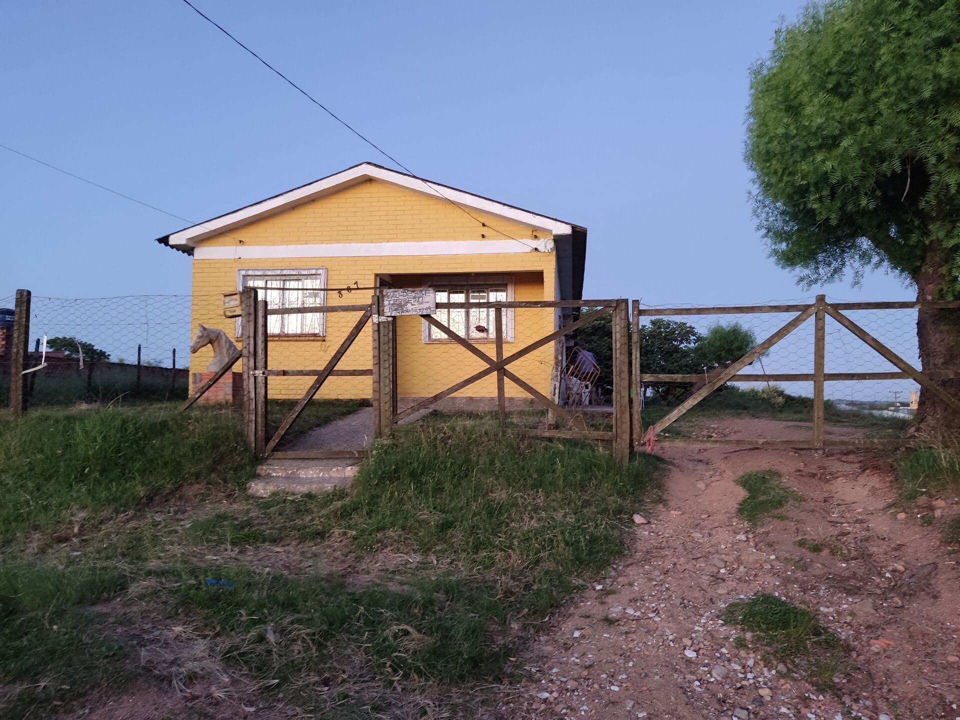 Casa com amplo terreno