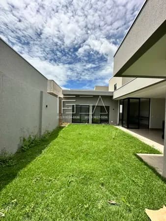 Casa à Venda: 3 Quartos, Suíte com Closet , Quintal