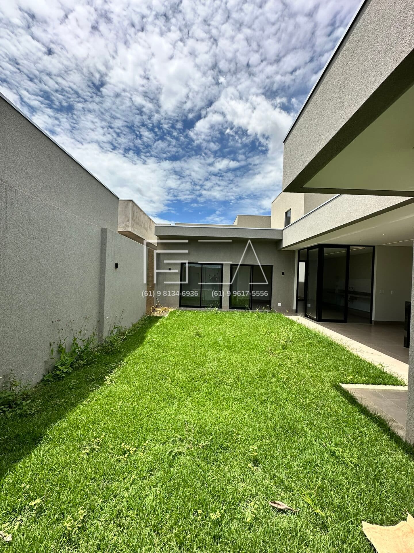 Casa à Venda: 3 Quartos, Suíte com Closet , Quintal