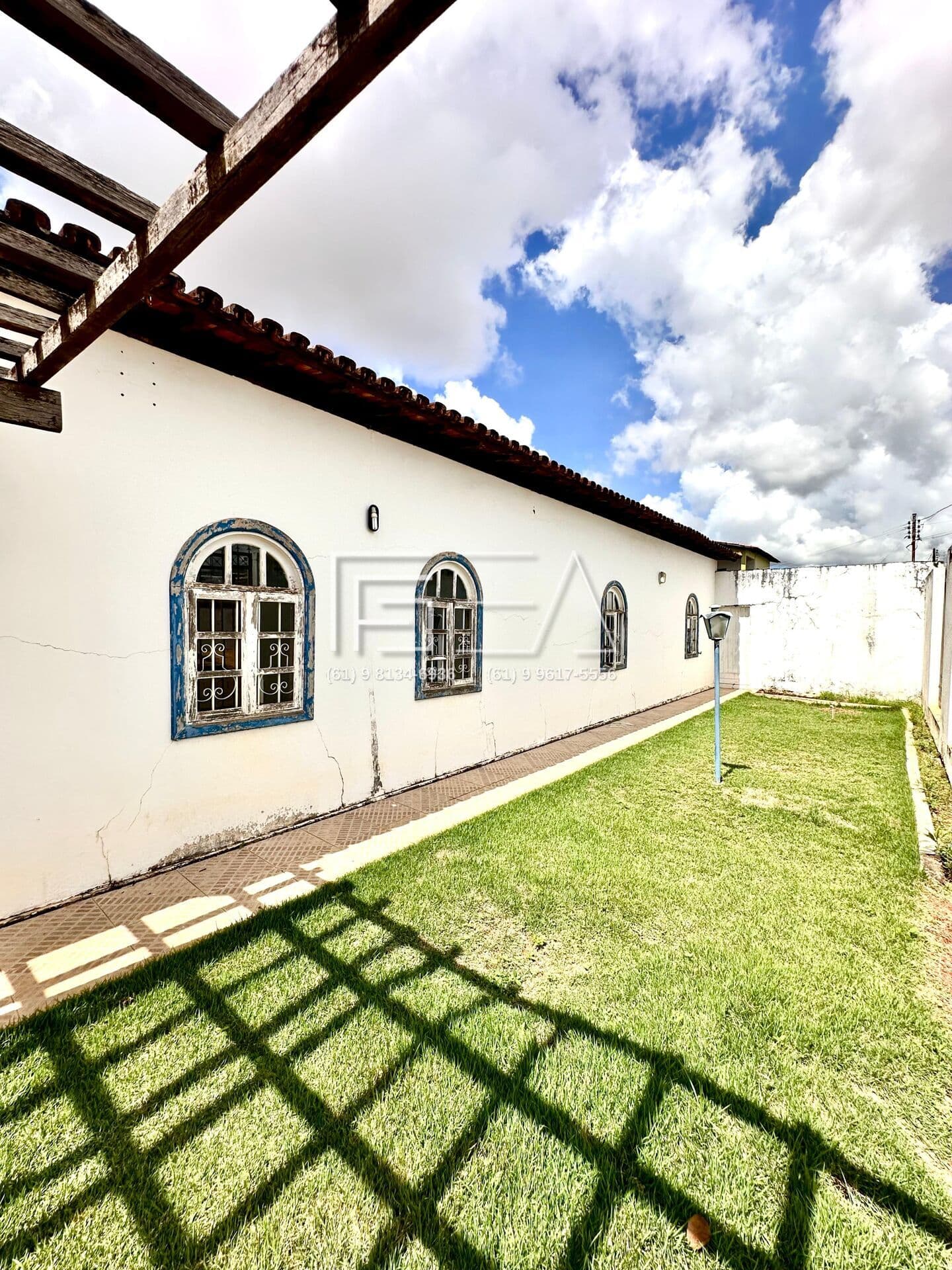 CASA DISPONÍVEL PARA VENDA! 03 QUARTOS SENDO 01 SUÍTE