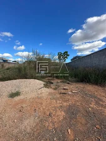 OPORTUNIDADE IMPERDÍVEL - LOTE À VENDA COM 300m²!