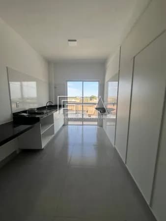 APARTAMENTO SEMI-MOBILIADO DISPONÍVEL PARA LOCAÇÃO PRÓXIMO A UNIRV - 01 SUÍTE