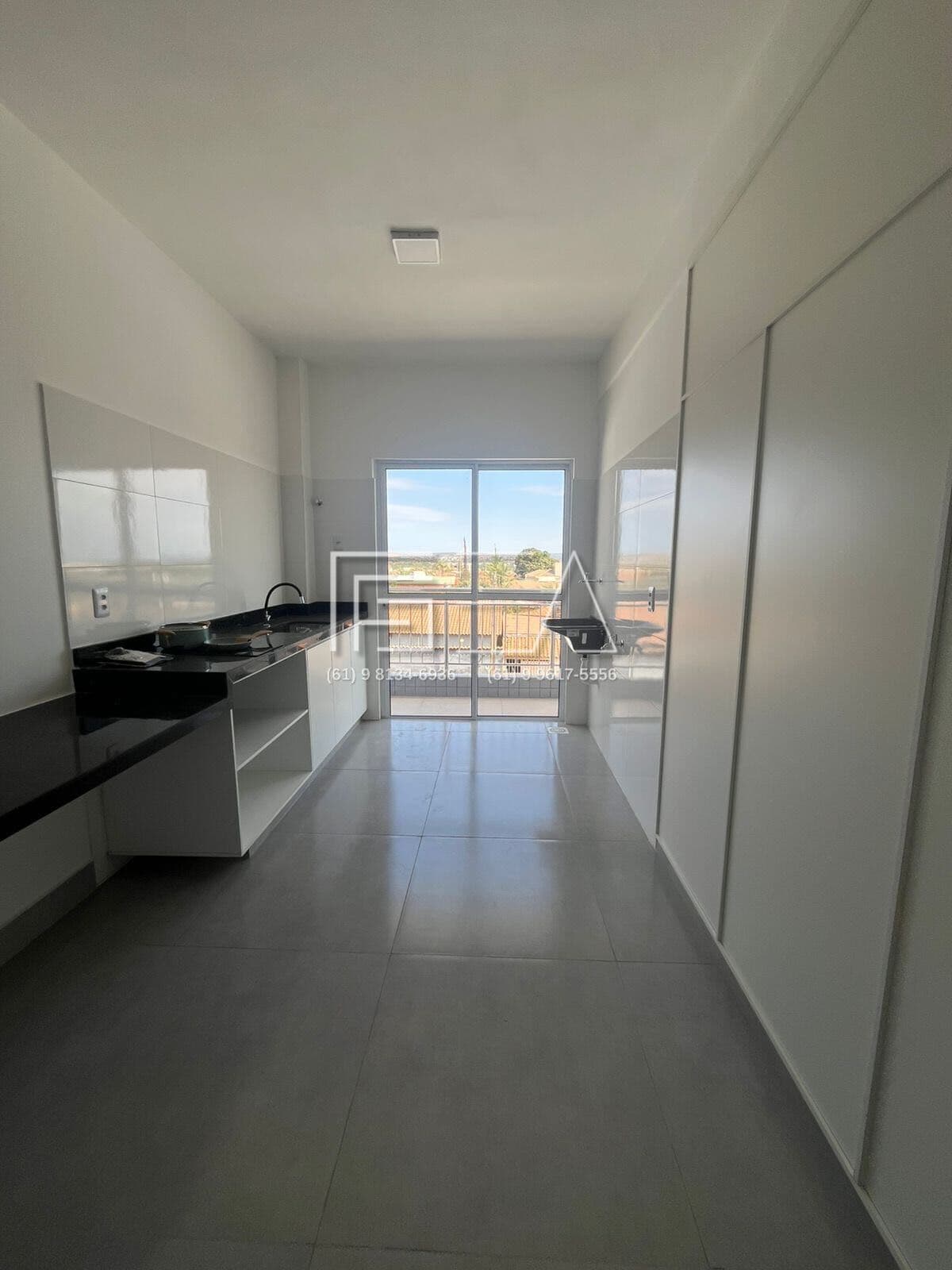 APARTAMENTO SEMI-MOBILIADO DISPONÍVEL PARA LOCAÇÃO PRÓXIMO A UNIRV - 01 SUÍTE