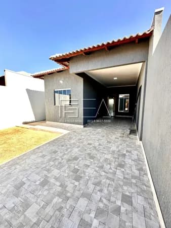 CASA Á VENDA COM 03 QUARTOS SENDO 01 SUÍTE COM QUINTAL