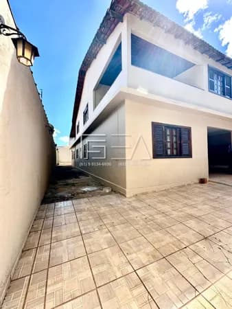 Amplo Imóvel com Salão para Eventos – Espaço Perfeito para Viver e Receber!