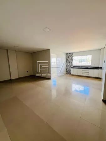 Espaçoso Apartamento de 3 Quartos em Localização Privilegiada para Locação
