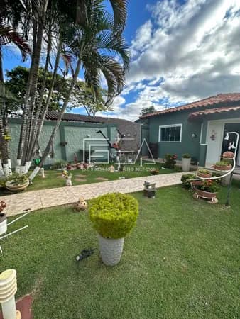OPORTUNIDADE! CASA COM 03 QUARTOS SENDO 01 SUÍTE E EDÍCULA COM CHURRASQUEIRA.