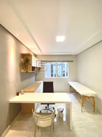 OPORTUNIDADE! SALA COMERCIAL COM MOBÍLIA DISPONÍVEL PARA LOCAÇÃO.