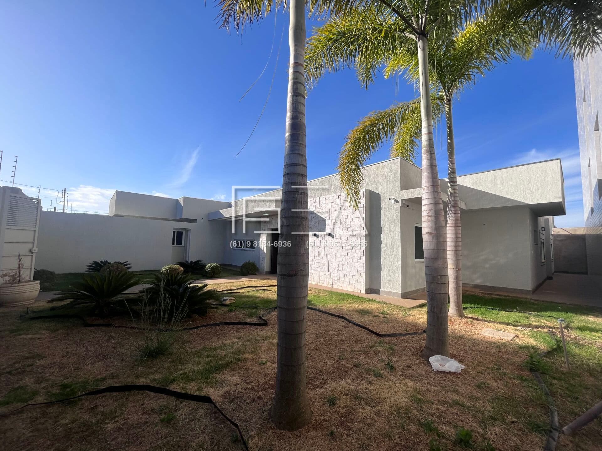 Casa Térrea Alto Padrão 3 quartos, 2 suítes e terreno de 900 m2.