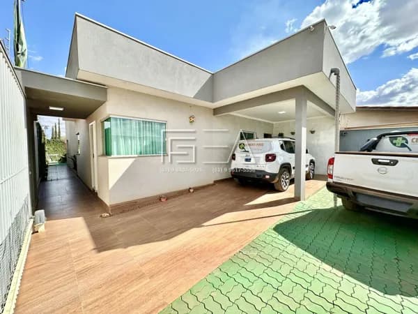 Casa de 3 Quartos com Suíte Privativa!