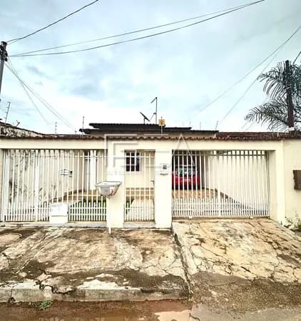 CASA DE 03 QUARTOS À VENDA – ÓTIMA OPORTUNIDADE!