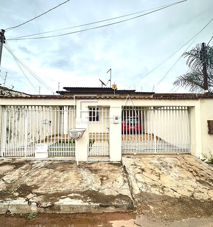 CASA DE 03 QUARTOS À VENDA – ÓTIMA OPORTUNIDADE!