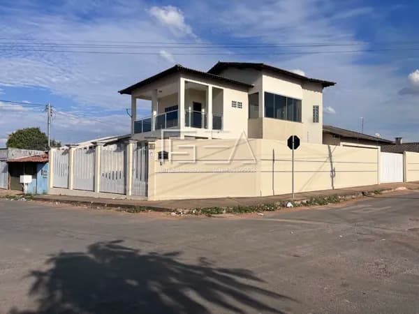 Espaçoso Sobrado de 3 Quartos com Suíte - Seu Novo Lar Está Esperando Por Você!