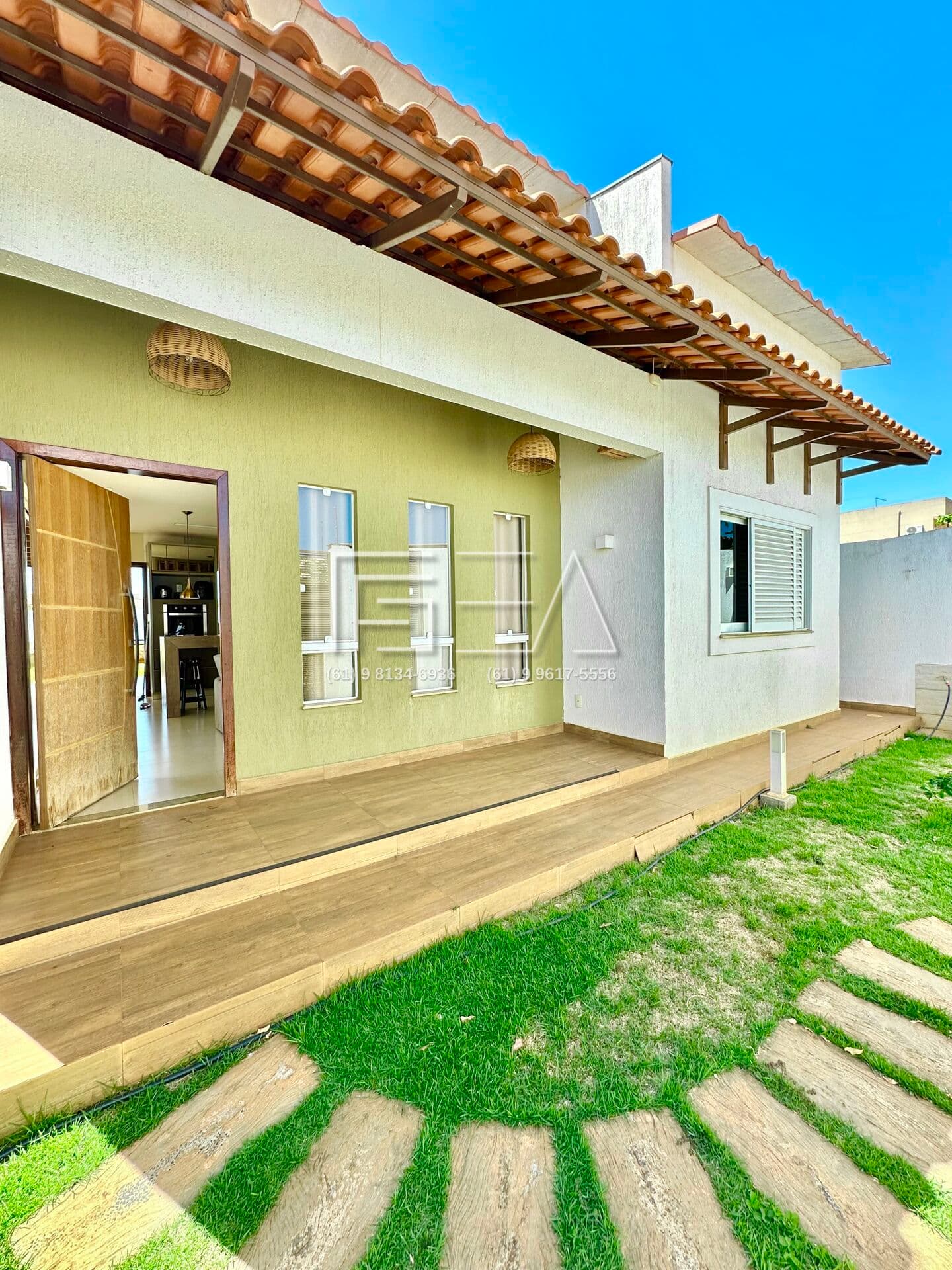 CASA COM QUINTAL NO JARDIM TRIÂNGULO