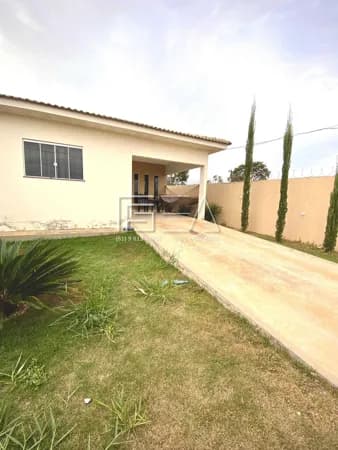 LOCAÇÃO DISPONÍVEL! CASA COM 03 QUARTOS, SENDO 01 SUÍTE