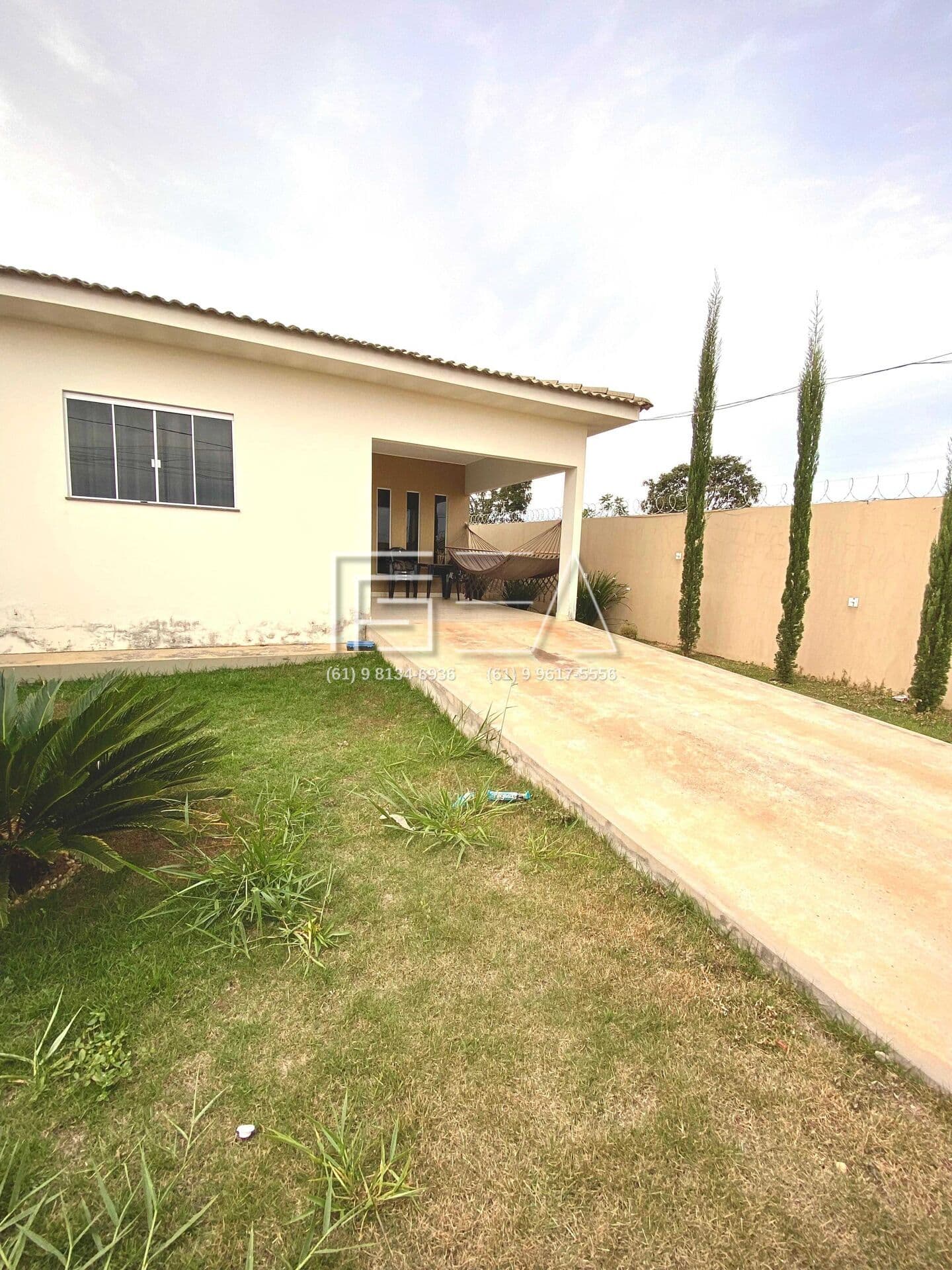 LOCAÇÃO DISPONÍVEL! CASA COM 03 QUARTOS, SENDO 01 SUÍTE