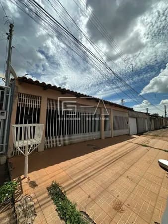 Casa Ampla com 4 Quartos e Suíte – Conforto e Espaço para Sua Família!