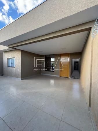 OPORTUNIDADE! CASA À VENDA COM 03 QUARTOS SENDO 01 SUÍTE COM CLOSET