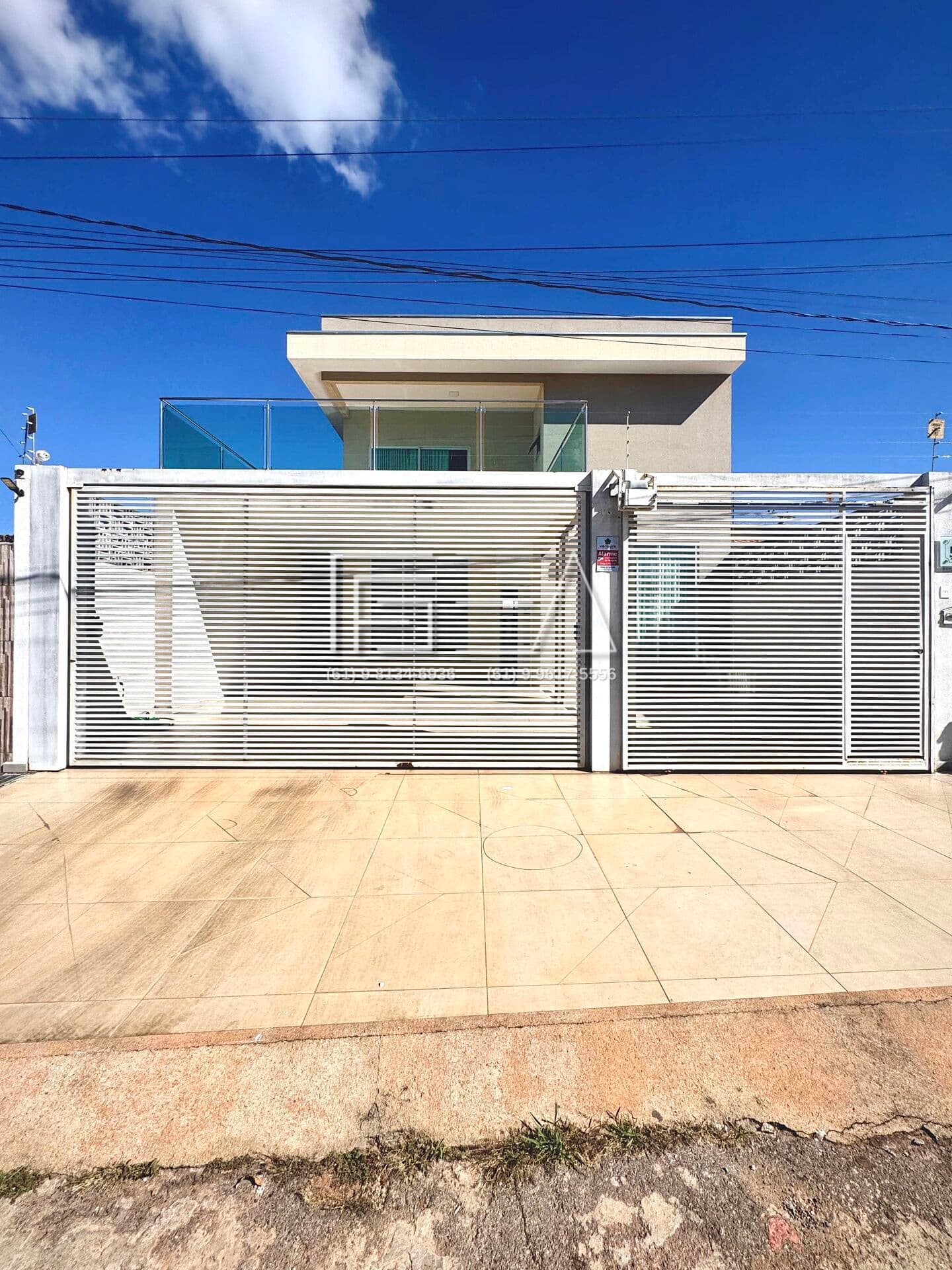 OPORTUNIDADE IMPERDÍVEL! CASA À VENDA SENDO 04 SUÍTES