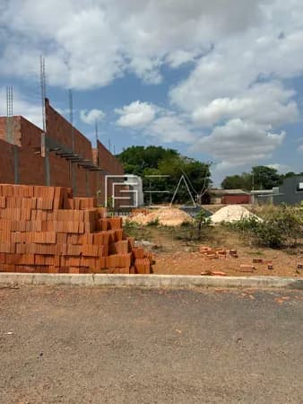 Duas Grandes Oportunidades: Terrenos à Venda para Investir ou Construir!