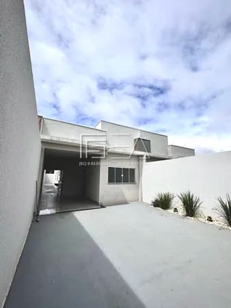 CASA DISPONÍVEL PARA VENDA! 03 QUARTOS SENDO 01 SUÍTE COM QUINTAL AMPLO