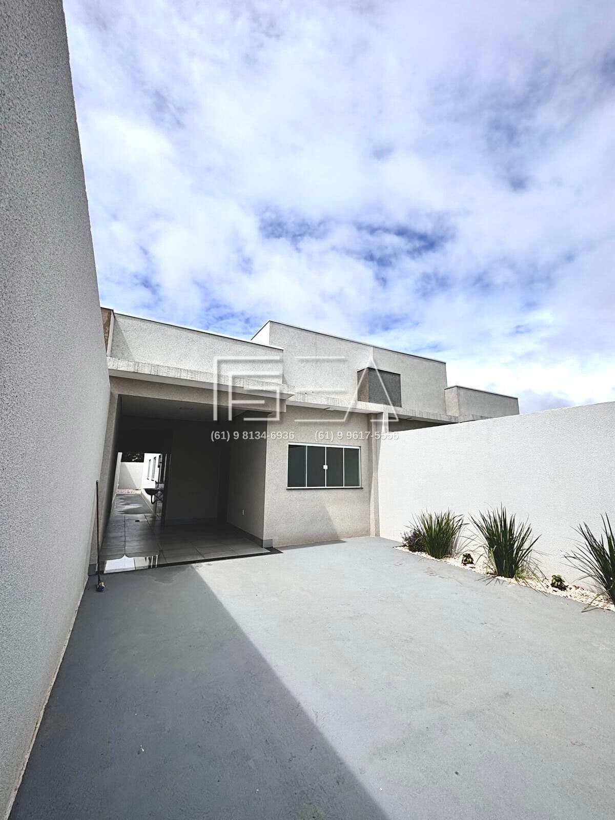 CASA DISPONÍVEL PARA VENDA! 03 QUARTOS SENDO 01 SUÍTE COM QUINTAL AMPLO