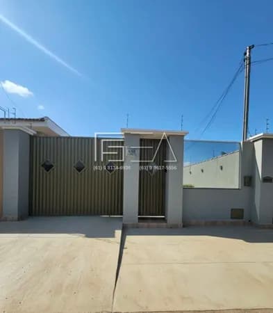 Casa à Venda: 3 Quartos com Suíte, Conforto e Praticidade!