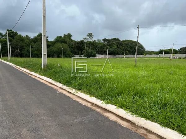 Oportunidade Imperdível: Lote em Condomínio Fechado com Segurança e Conforto!