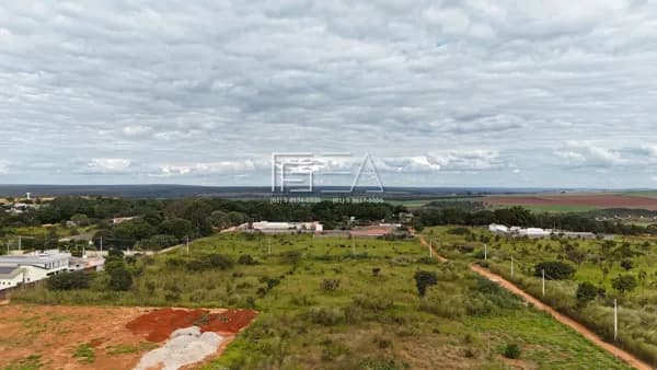OPORTUNIDADE ÚNICA! ÁREA À VENDA NA AVENIDA CRISTALINA