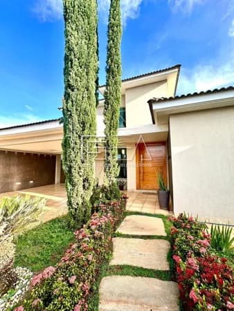 CASA COM 5 SUÍTES À VENDA EM LOCALIZAÇÃO PRIVILEGIADA!