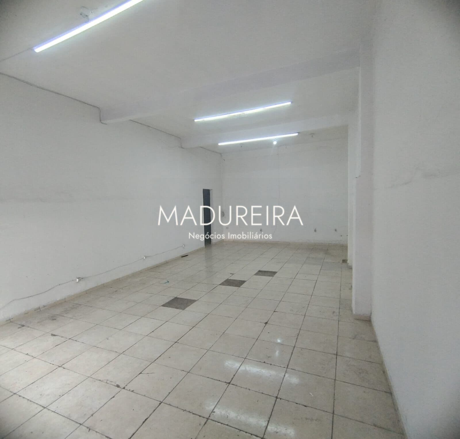 PRÉDIO COMERCIAL