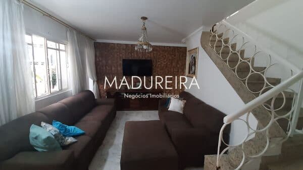 Excelente casa, pronta pra morar com 03 dormitórios e 01 suíte com banheira