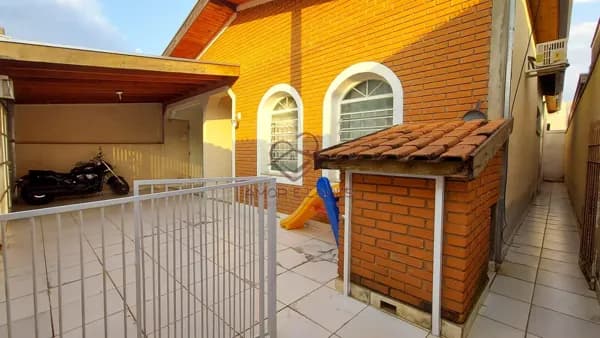 Casa com 4 dormitórios e quintal com piscina à venda no Jardim Paulicéia em Campinas
