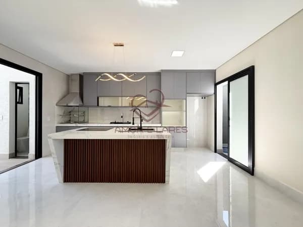 Casa Térrea à venda com 3 suites e piscina em condomínio fechado na cidade de Paulínia