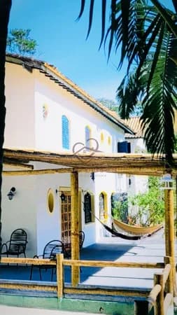 Chácara à venda com 3 suítes e piscina