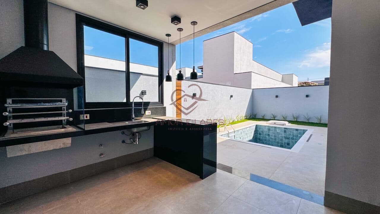 Casa Térrea à venda com 3 dormitórios e piscina em condomínio fechado na cidade de Hortolândia.