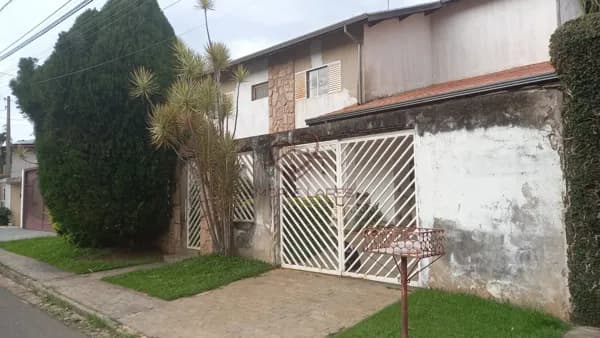 Sobrado a venda com 2 suítes, 375m2 total na cidade de Sumaré