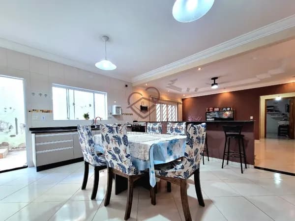 Casa à venda com 2 suítes na cidade de Sumaré