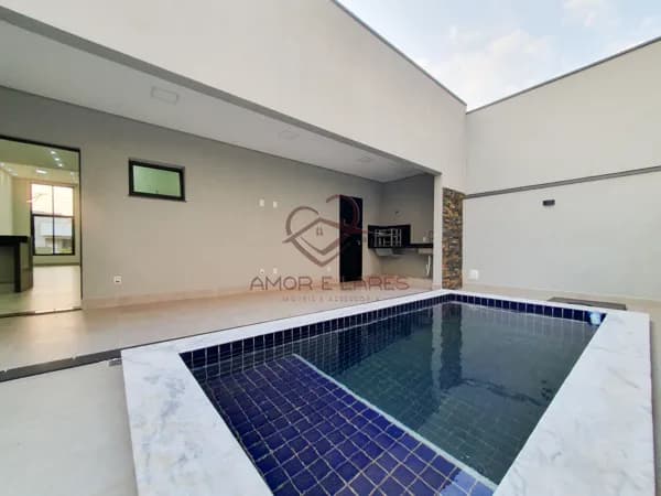 Casa á venda de 158m² 3 quartos, 1 suíte, quintal com piscina no condomínio Real Park em Sumaré