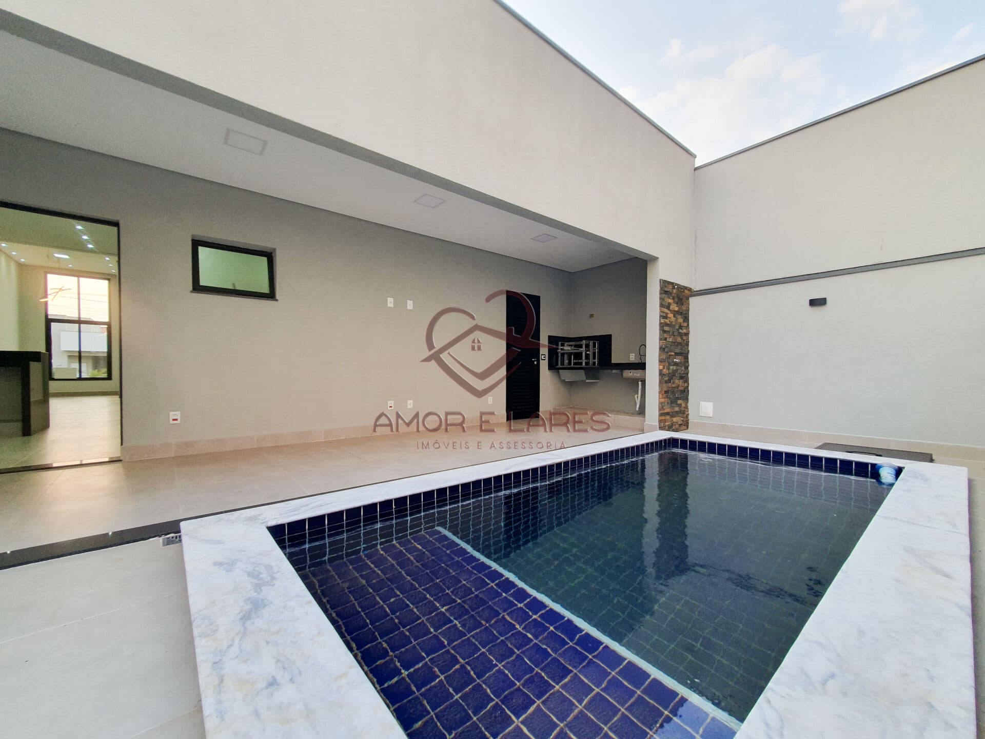 Casa á venda de 158m² 3 quartos, 1 suíte, quintal com piscina no condomínio Real Park em Sumaré