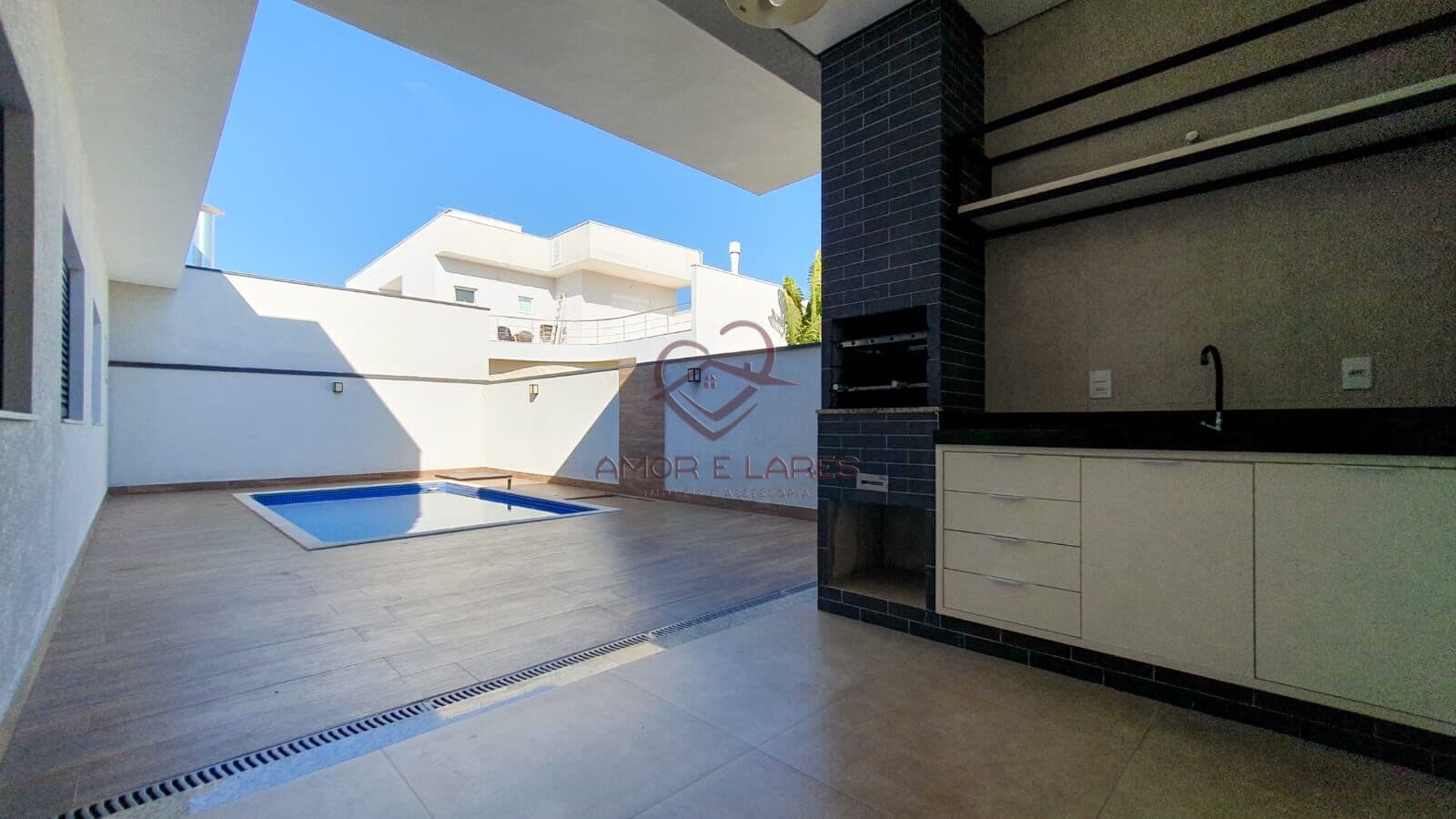 Casa Térrea á Venda de 3 dormitórios e área gourmet no Condomínio Jardim de Mônaco em Hortolândia