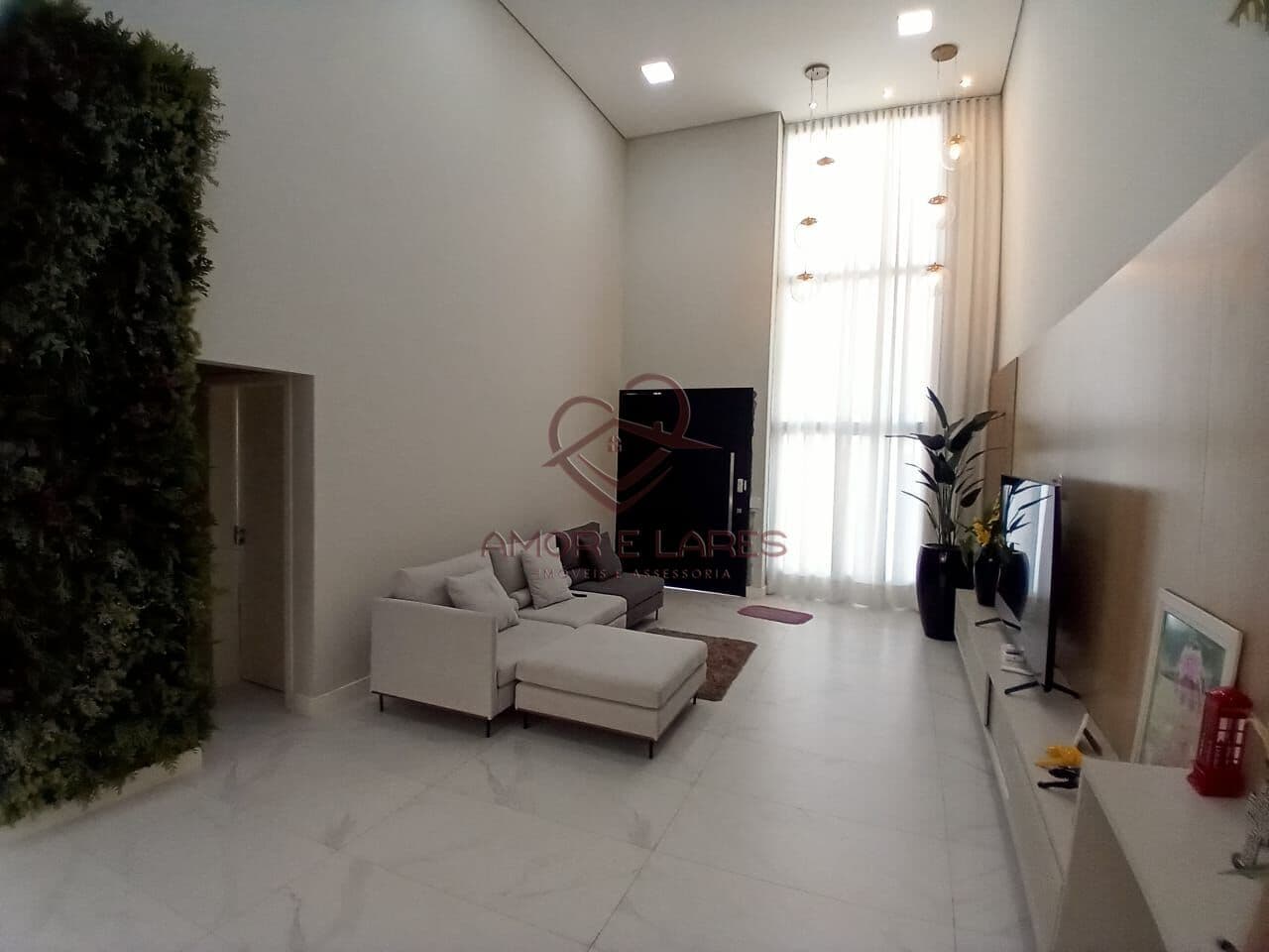 Casa Térrea com piscina e jacuzzi em condomínio fechado na cidade de Campinas